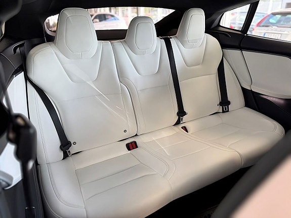 Tesla Model S 13 of 25