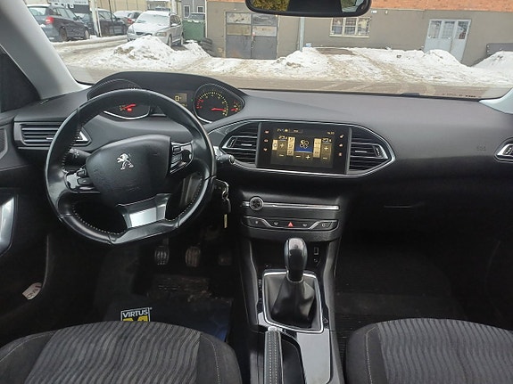 Peugeot 308 SW 19 of 23