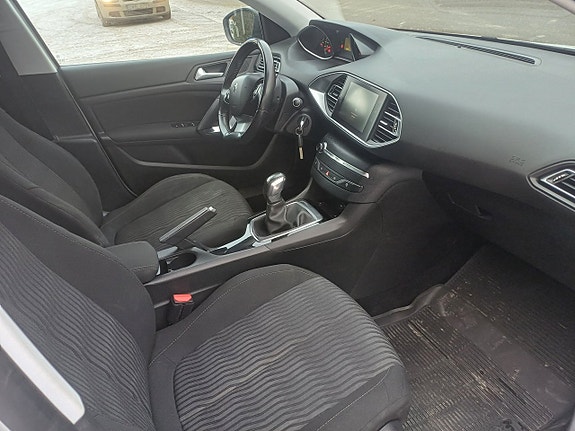 Peugeot 308 SW 20 of 23