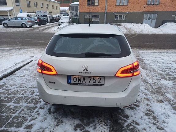 Peugeot 308 SW 17 of 23