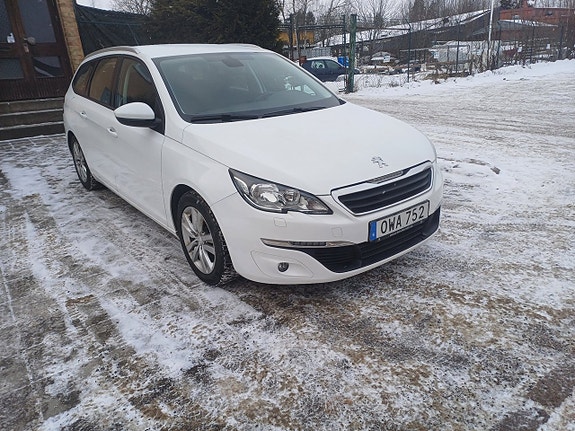 Peugeot 308 SW 2 of 23