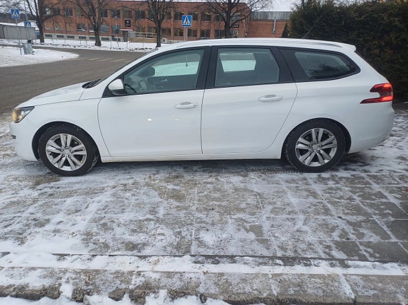 Peugeot 308 SW 22 of 23