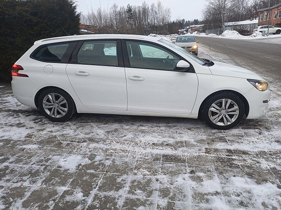 Peugeot 308 SW 23 of 23