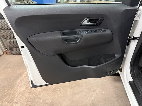 Volkswagen Amarok 11 of 25