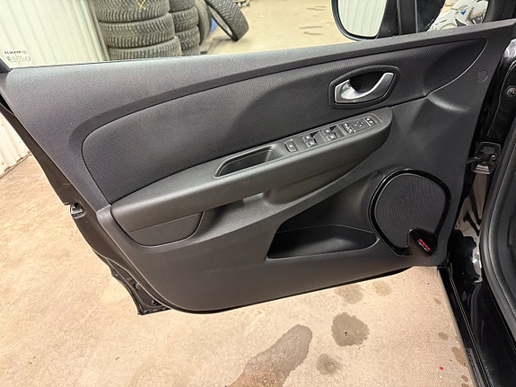 Renault Clio 14 of 21