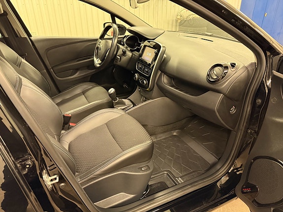 Renault Clio 12 of 21