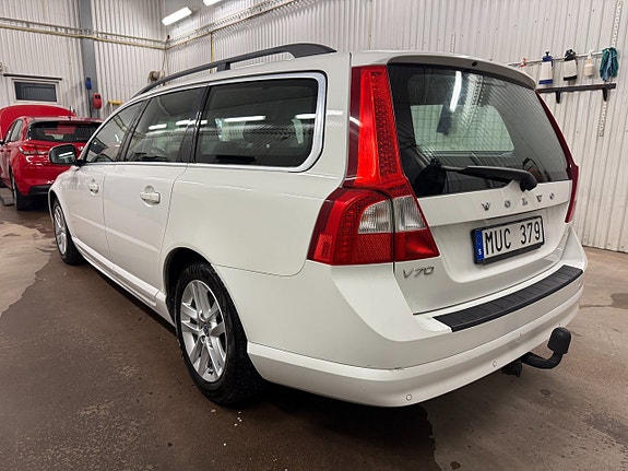 Volvo V70 2 of 19