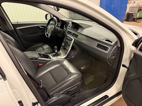 Volvo V70 12 of 19
