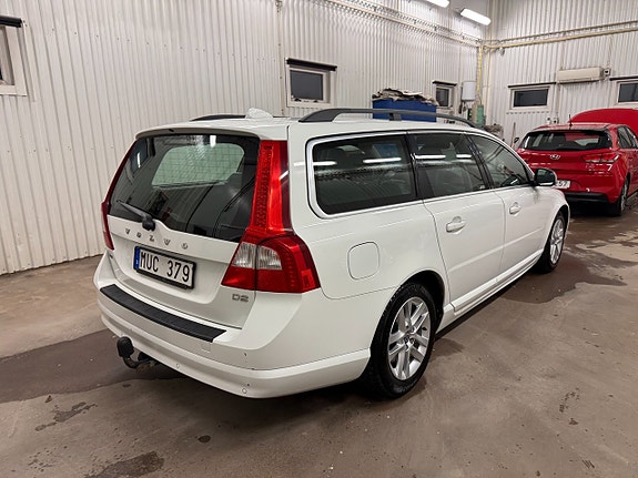 Volvo V70 4 of 19