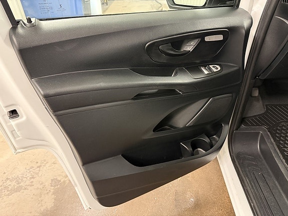 Mercedes-Benz Vito 119 12 of 28