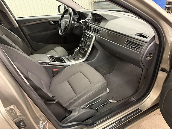 Volvo V70 11 of 27