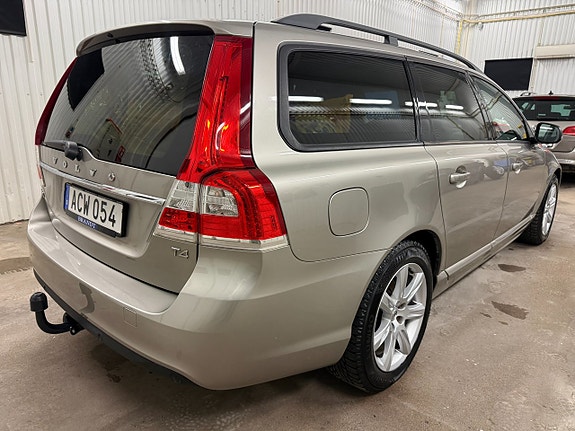 Volvo V70 4 of 27
