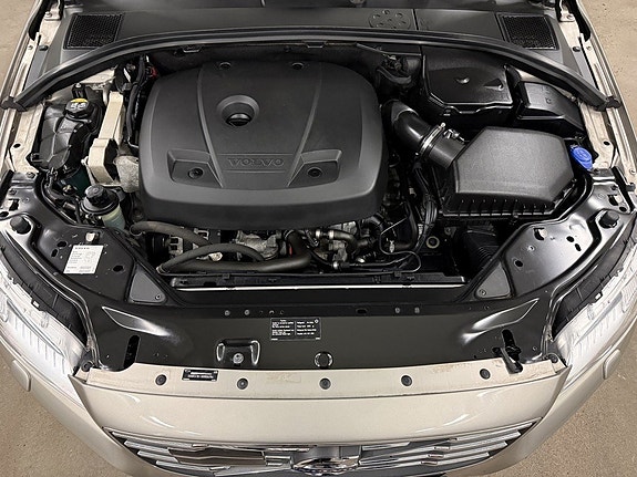 Volvo V70 8 of 27