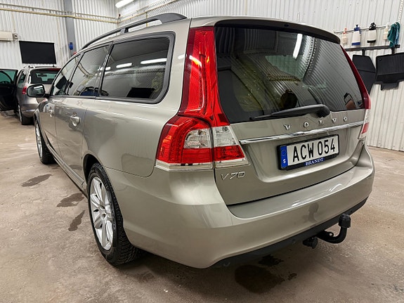 Volvo V70 2 of 27