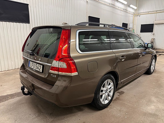 Volvo V70 4 of 24
