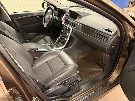Volvo V70 10 of 24