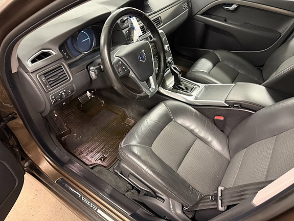 Volvo V70 13 of 24