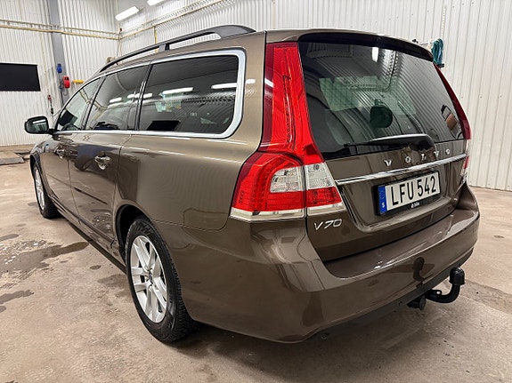 Volvo V70 2 of 24