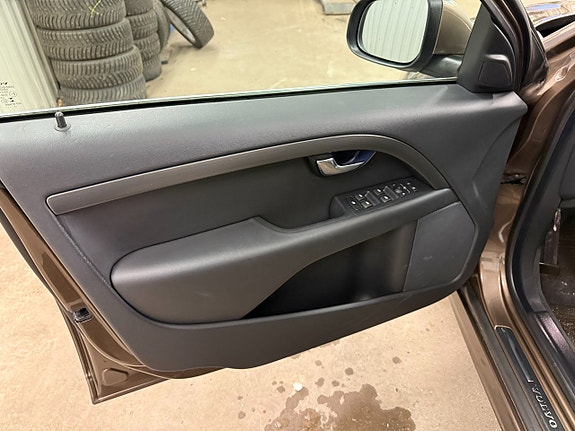 Volvo V70 12 of 24