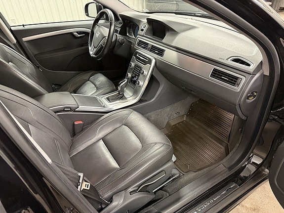 Volvo V70 11 of 27