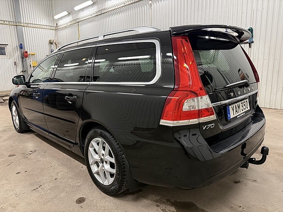 Volvo V70 2 of 27