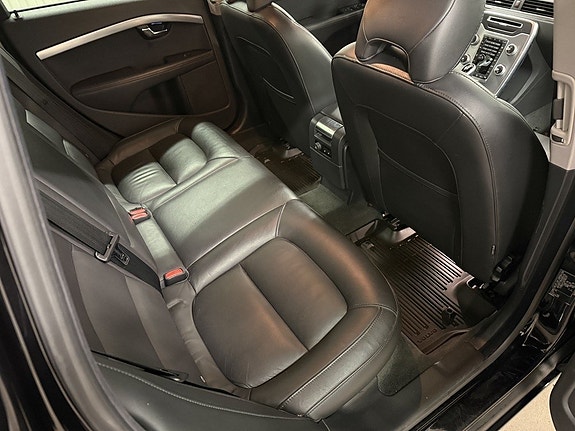 Volvo V70 10 of 27