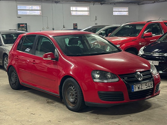 Volkswagen Golf V 2 of 16