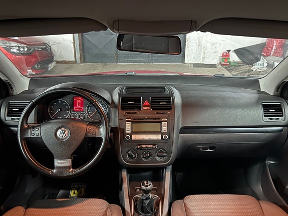 Volkswagen Golf V 11 of 16