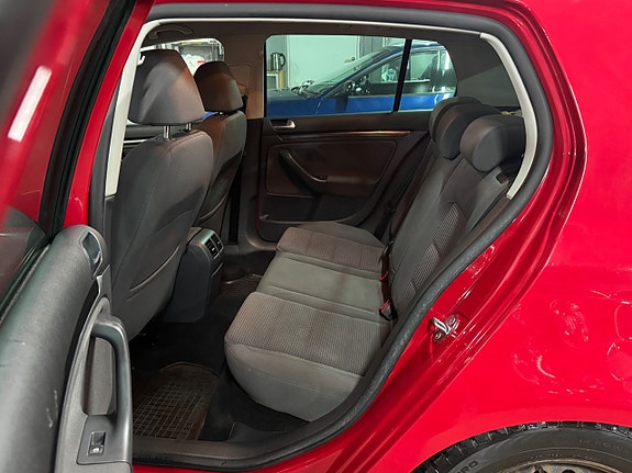 Volkswagen Golf V 9 of 16