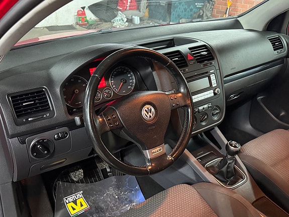 Volkswagen Golf V 13 of 16