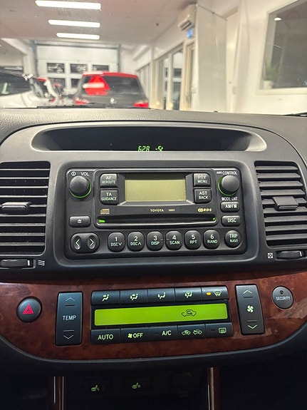 Toyota Camry 6 of 9