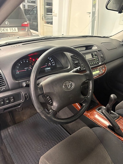 Toyota Camry 5 of 5