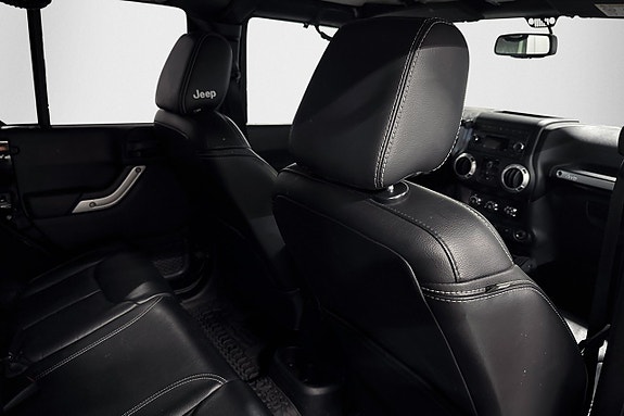 Jeep Wrangler Unlimited 12 of 26