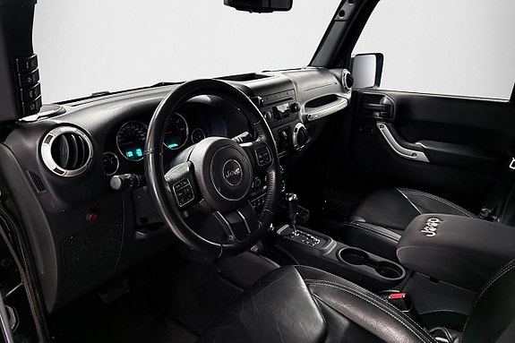Jeep Wrangler Unlimited 7 of 26