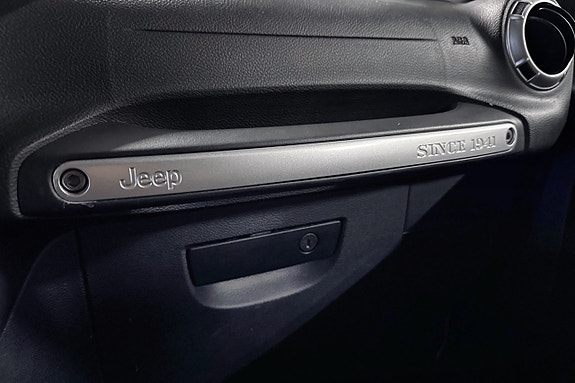 Jeep Wrangler Unlimited 17 of 26