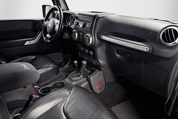 Jeep Wrangler Unlimited 8 of 26