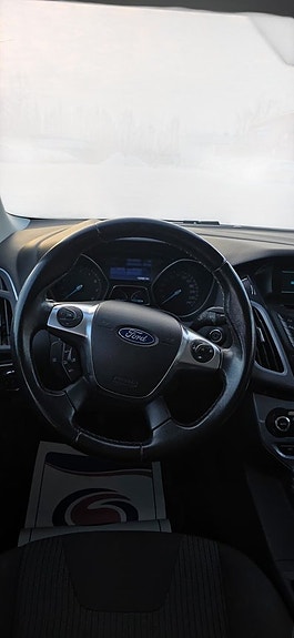 Ford Focus 9 of 15