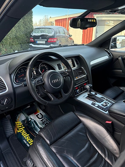 Audi Q7 4 of 5