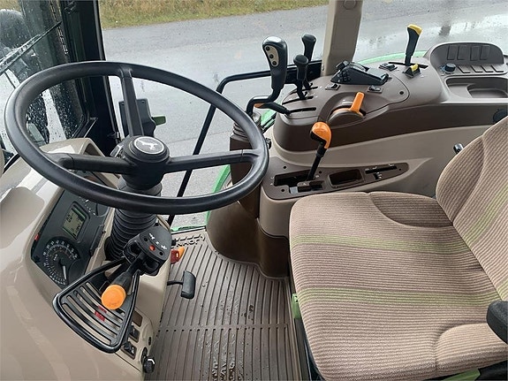 John Deere 5820 4 of 5