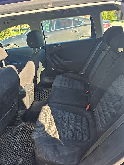 Volkswagen Passat 10 of 10