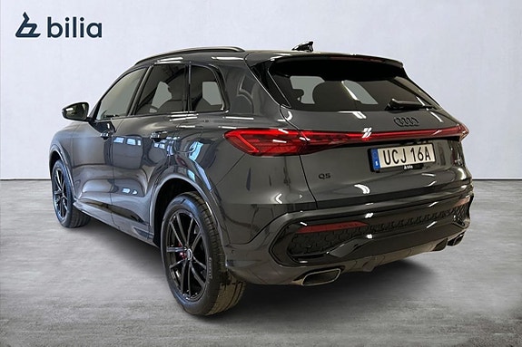Audi Q5 2 of 5