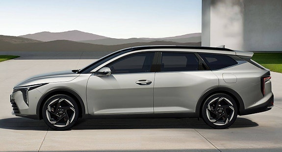 Kia K4 4 of 5