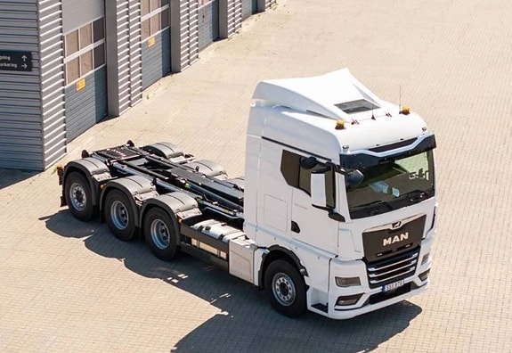 MAN TGX 35.520 8x4-4 bl lastväxlare JOAB