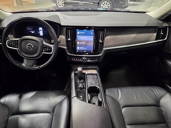 Volvo V90 Cross Country 10 of 24