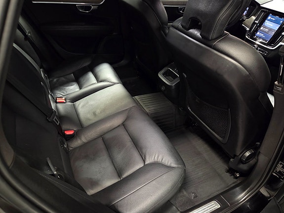 Volvo V90 Cross Country 12 of 24