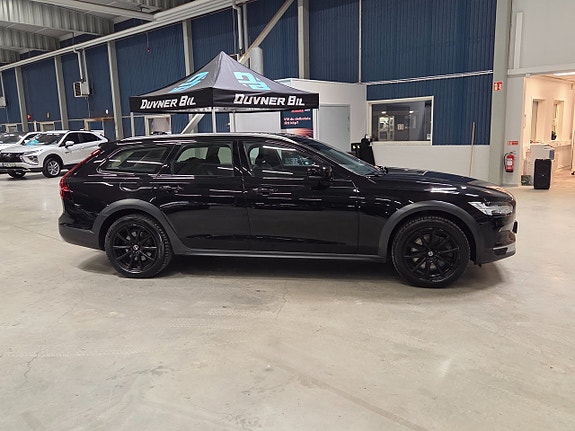 Volvo V90 Cross Country 3 of 5