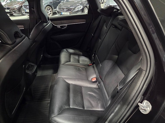 Volvo V90 Cross Country 9 of 24