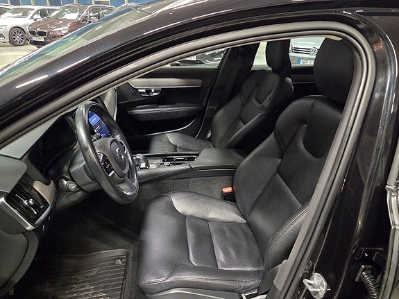 Volvo V90 Cross Country 8 of 24