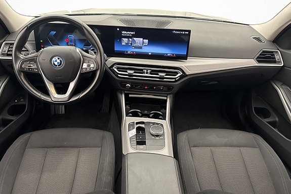 BMW 330e 9 of 30