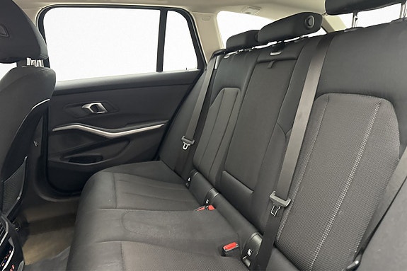 BMW 330e 25 of 30